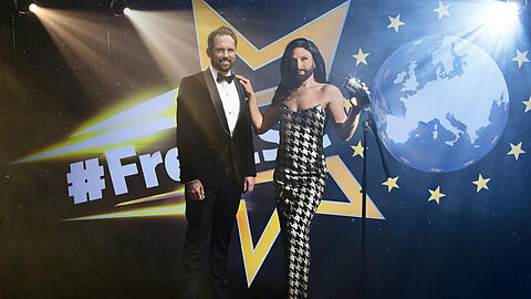 Steven Gätjen und Conchita Wurst führten durch den launigen Musikabend.