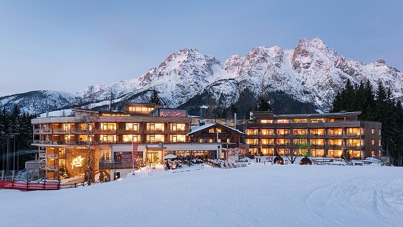 Das Holzhotel Forsthofalm ist eine exklusive Lifestyle-Location in den Salzburger Bergen.