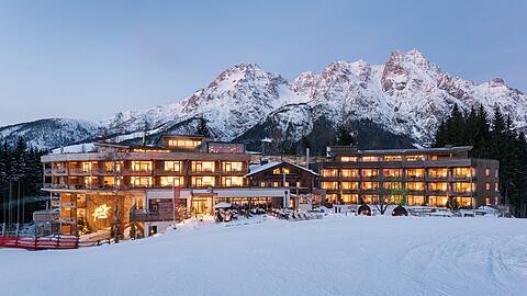 Das Holzhotel Forsthofalm ist eine exklusive Lifestyle-Location in den Salzburger Bergen.