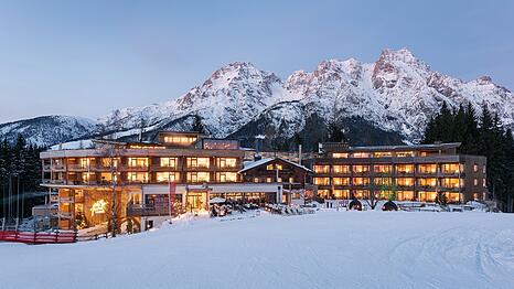 Das Holzhotel Forsthofalm ist eine exklusive Lifestyle-Location in den Salzburger Bergen.