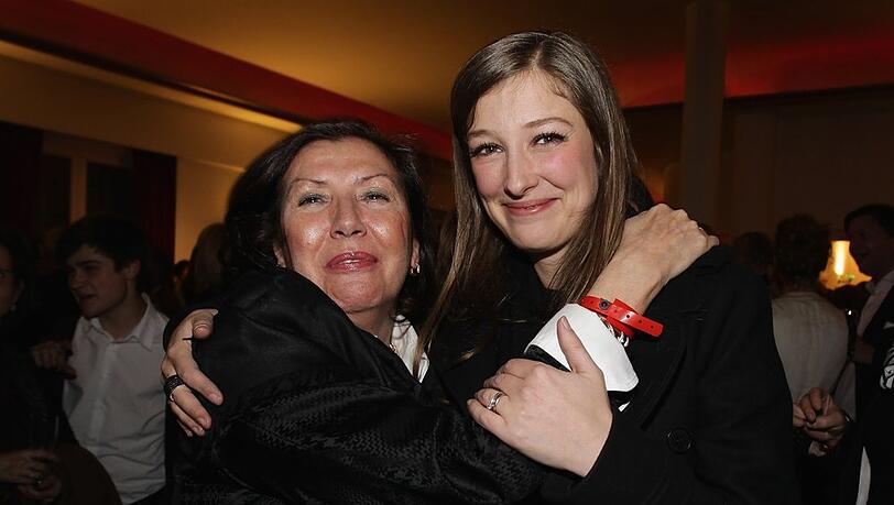 Alexandra Maria Lara (r.) mit ihrer Mutter Doina Platareanu auf einer Veranstaltung in Berlin im Jahr 2010. Alexandra Maria Lara (r.) mit ihrer Mutter Doina Platareanu auf einer Veranstaltung in Berlin im Jahr 2010.