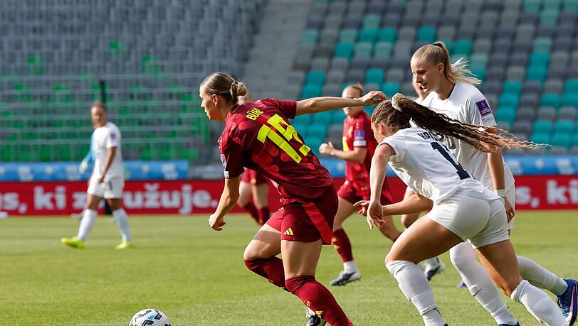 Ihr Eckball leitete das 1:0 ein: Klara B&uuml;hl (l).