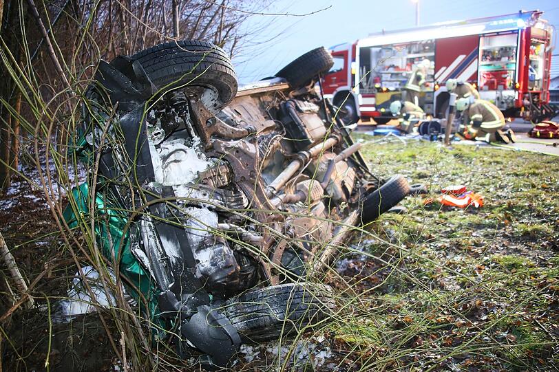 Schwerer Verkehrsunfall bei Altötting: eine Persone wurde getötet, vier weitere schwer Verletzt!