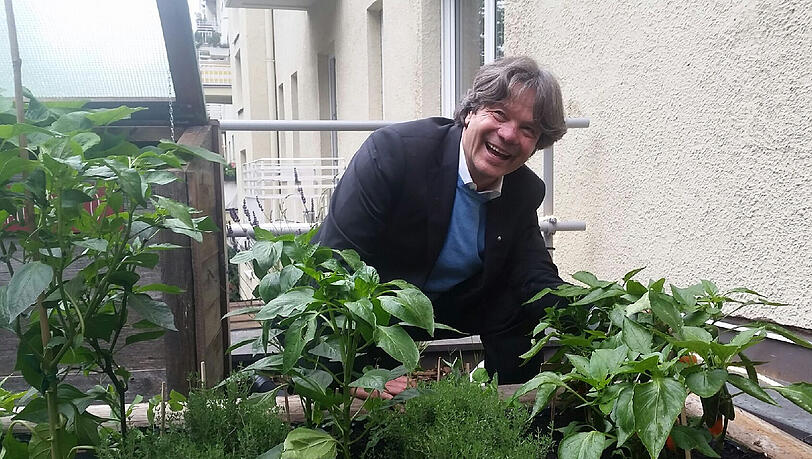 Zwei Jahre täumte er von einem Dachgarten, jetzt hat er ihn: Michael Käfer.