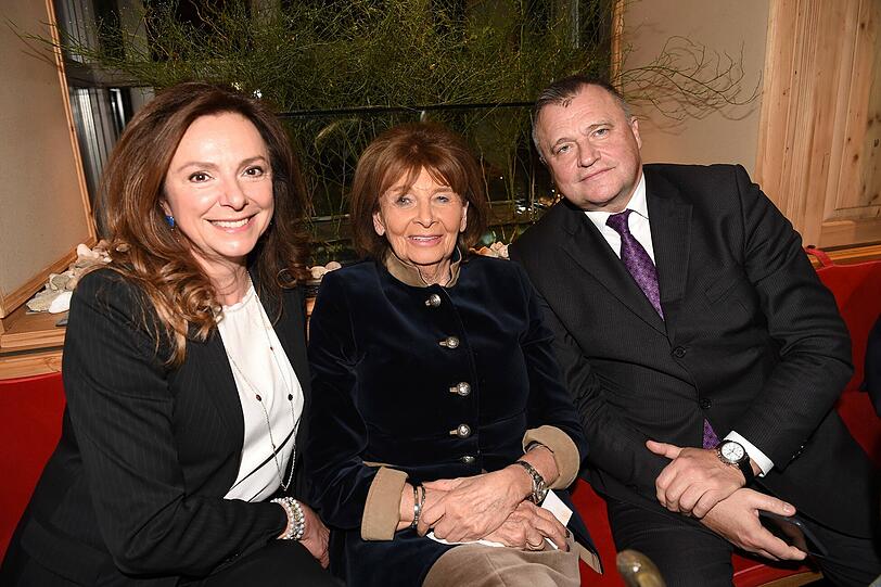 Fisch-Fans (v. l.): Moderatorin Uschi Dämmrich von Luttitz, Charlotte Knobloch und Sergej Ganzha (Generalkonsul der Russischen Föderation).