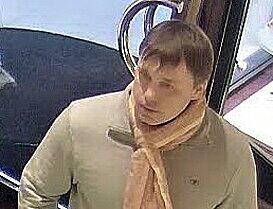 Voll im Bild: Eine Aufnahme aus dem Überwachungsvideo des Juweliers in Fürth zeigt einen der Täter.