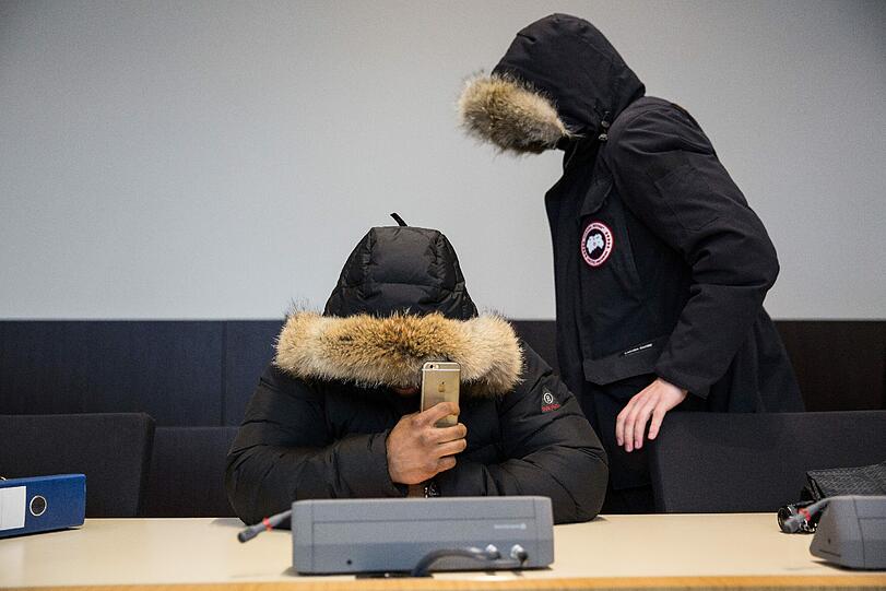 Freigesprochen: Die Angeklagten Josua J. (l.) und Pierre H. im Landgericht Düsseldorf.
