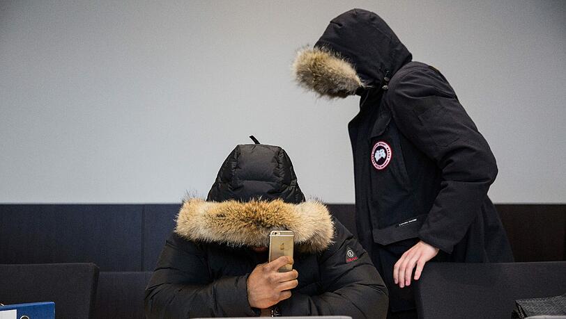 Freigesprochen: Die Angeklagten Josua J. (l.) und Pierre H. im Landgericht Düsseldorf. Freigesprochen: Die Angeklagten Josua J. (l.) und Pierre H. im Landgericht Düsseldorf.