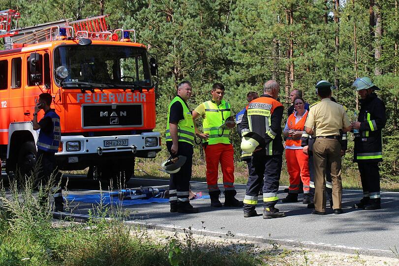 Das Geschlecht der Person am Steuer des ersten Wagens war zunächst ebenso unklar wie die Identitäten der weiteren Beteiligten.