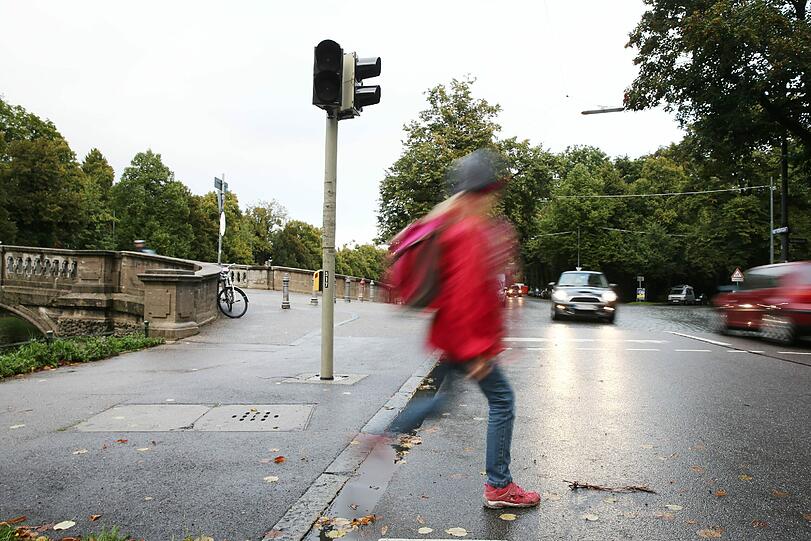 Sechs Wochen testet die Stadt an der Gerner Brücke, ob&rsquo;s die Ampeln wirklich braucht.