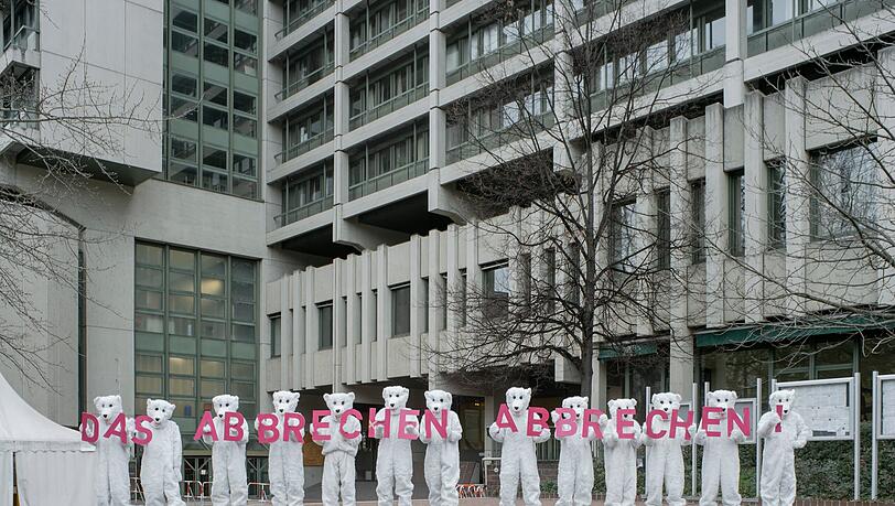 Das große Strafjustizzentrum in der Nymphenburger Straße wird vom bayerischen Staat aufgegeben. Die Initiative AbbrechenAbbrechen möchte hier bezahlbaren Wohnraum schaffen. Das große Strafjustizzentrum in der Nymphenburger Straße wird vom bayerischen Staat aufgegeben. Die Initiative AbbrechenAbbrechen möchte hier bezahlbaren Wohnraum schaffen.