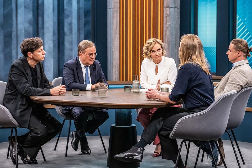 Caren Miosga (Mitte) sprach mit ihren Gästen über die in Sachsen-Anhalt anstehenden Landtagswahlen. Caren Miosga (Mitte) sprach mit ihren Gästen über die in Sachsen-Anhalt anstehenden Landtagswahlen.