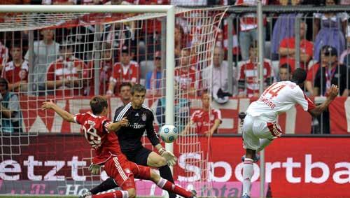 Der Moment, als es nach einer Überraschung aussah: Choupo-Moting erzielt das 1:1 für den Club. Der Moment, als es nach einer Überraschung aussah: Choupo-Moting erzielt das 1:1 für den Club.