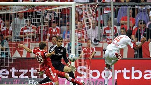 Der Moment, als es nach einer Überraschung aussah: Choupo-Moting erzielt das 1:1 für den Club.