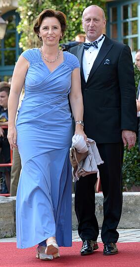 Ganz im Gegensatz zu Bayerns Sozialministerin Christine Haderthauer: Ihre bodenlange Robe strahlte blau wie der Himmel von Bayreuth.