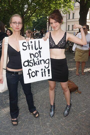 Beim Slutwalk wird in München und vielen anderen Städten gegen sexuelle Unterdrückung demonstriert: Hier die Bilder vom Sendlinger Tor.