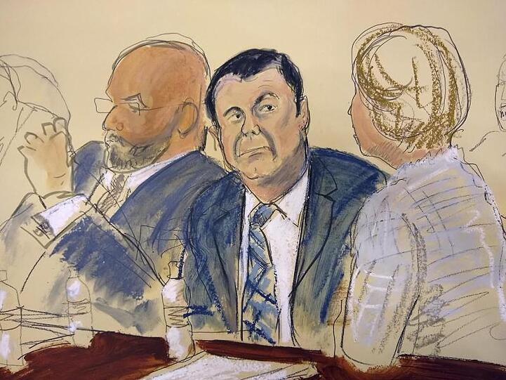 Gerichtszeichnung: Joaquin "El Chapo" Guzmán (M) auf der Anklagebank in Brooklyn.