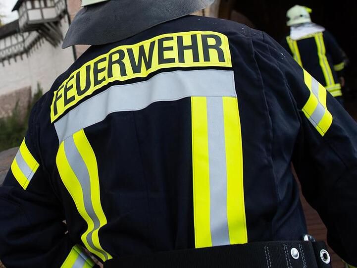 Einsatzkräfte der Feuerwehr. Foto: Swen Pförtner/dpa