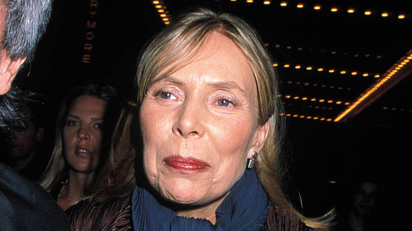 Joni Mitchell lässt sich nicht ihre Freude am Leben nehmen
