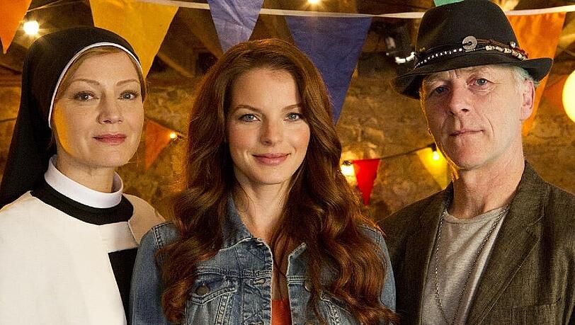 Marion Mitterhammer, Yvonne Catterfeld (Mitte) und Stuart Dunne in der ZDF-Herzkino-Produktion "Cecelia Ahern: Zwischen Himmel und hier" Marion Mitterhammer, Yvonne Catterfeld (Mitte) und Stuart Dunne in der ZDF-Herzkino-Produktion "Cecelia Ahern: Zwischen Himmel und hier"
