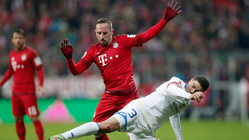 2. März 2016 - die bis dato letzte Pflichtspiel-Heimniederlage des FC Bayern beim 1:2 gegen Mainz 05. Franck Ribéry im Duell mit dem Mainzer Leon Balogun.