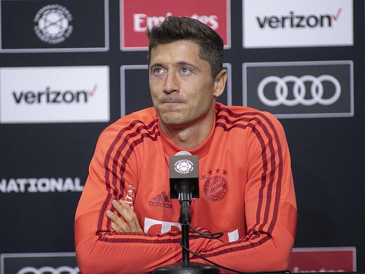 Robert Lewandowski reagiert auf Fragen der Journalisten. Foto: Javier Rojas/Pi/Prensa Internacional via ZUMA/Archivbild