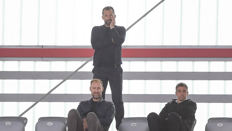 Ex-Sportboss Hasan Salihamidzic (hinten, vor ihm Nachwuchsleiter Jochen Sauer und Kaderplaner Marco Neppe) wurde beim FC Bayern immer wieder vorgeworfen, die Jugendarbeit vernachlässigt zu haben.