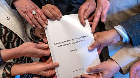 Betroffene von sexuellem Missbrauch hatten sich mit ihren Forderungen an den Landtag gewandt.