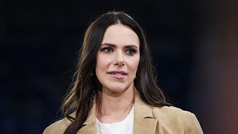 Esther Sedlaczek wird am 22. Oktober erstmals den bayerischen Medienpreis "Blauer Panther - TV- & Streaming-Award" moderieren.