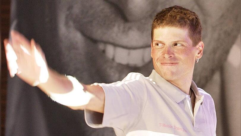 Jan Ullrich war einer der größten deutschen Radsportstars. 2007 gab er das Ende seiner Laufbahn als aktiver Radsportprofi bekannt. Jan Ullrich war einer der größten deutschen Radsportstars. 2007 gab er das Ende seiner Laufbahn als aktiver Radsportprofi bekannt.