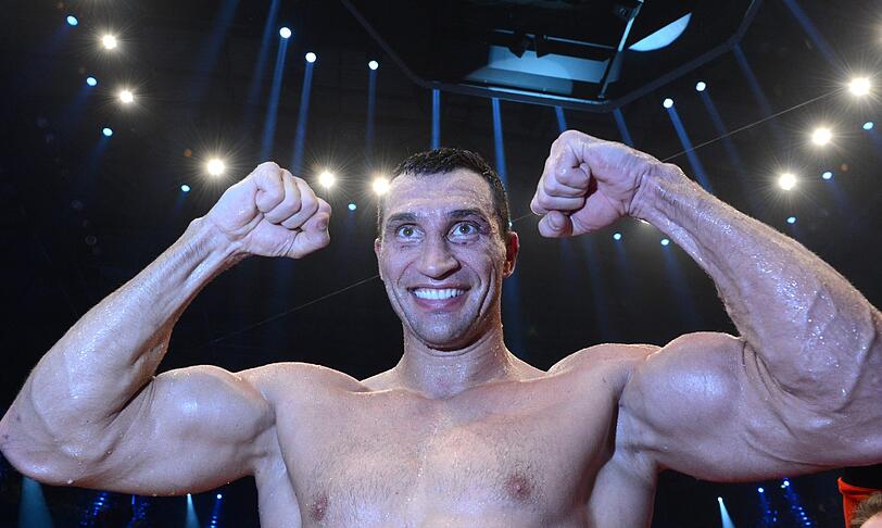 Der 36 Jahre alte Ukrainer Klitschko bezwang in Hamburg vor 15.000 Zuschauern seinen polnischen Herausforderer Mariusz Wach einstimmig nach Punkten und trägt damit weiter die WM-Gürtel der bedeutenden Verbände WBO, WBA und IBF. Für &bdquo;Dr. Steelhammer&ldquo; war es der 59. Sieg im 62. Profi-Kampf. Sehen Sie hier die besten Bilder des Abends.