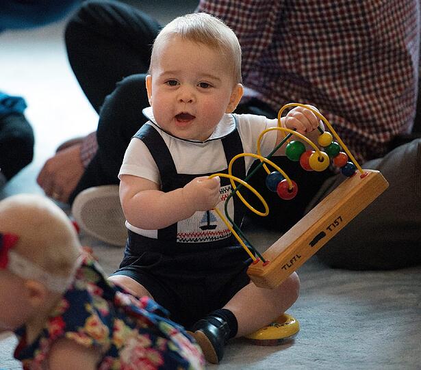 Royal Baby in der Krabbelgruppe. Der kleine Prinz schien sichtlich Spaß zu haben. Die süßen Fotos von der Krabbel-Party.