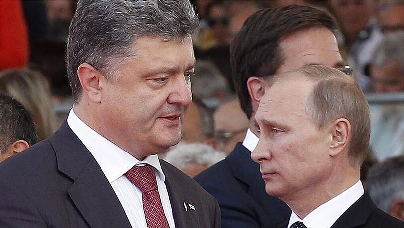 Der ukrainische Präsident Petro Poroschenko (l.) mit dem russischen Staatschef Wladimir Putin. Der ukrainische Präsident Petro Poroschenko (l.) mit dem russischen Staatschef Wladimir Putin.