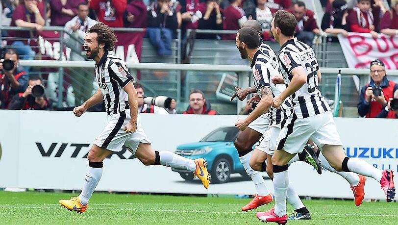 So jubelte Juventus-Star Andrea Pirlo (links) nach seinem 1:0 im Lokalderby gegen den FC Turin.