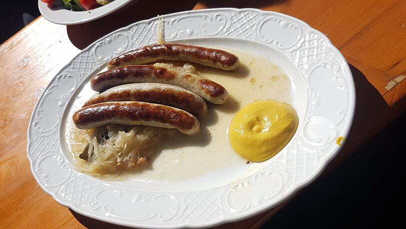 Schweinswürstl als Biergartenschmankerl. Schweinswürstl als Biergartenschmankerl.