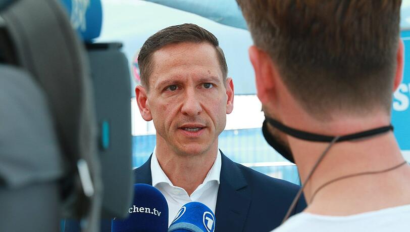 Kaufmännischer Geschäftsführer beim TSV 1860: Marc-Nicolai Pfeifer Kaufmännischer Geschäftsführer beim TSV 1860: Marc-Nicolai Pfeifer