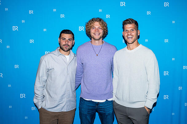Strahlende Premierengäste: Die Löwen-Stars Kevin Volland, Jesper Verlaat und Florian Niederlechner (v.l.) Strahlende Premierengäste: Die Löwen-Stars Kevin Volland, Jesper Verlaat und Florian Niederlechner (v.l.)