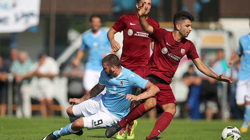 In neuen Trikots: Der TSV 1860 beendet die Vorbereitung auf die Regionalliga-Saison mit einem 4:0-Sieg gegen den Bayernligisten SV Heimstetten. Die Bilder aus Bodenmais.