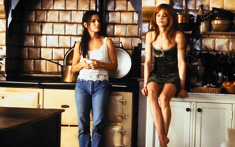 Verflucht bezaubernd: Von der Männerwelt enttäuscht sprach eine Urahnin der Hexenschwestern Sally (Sandra Bullock, links) und Gillian (Nicole Kidman) einen Fluch aus - keiner ihrer Verehrer soll lange leben. Verflucht bezaubernd: Von der Männerwelt enttäuscht sprach eine Urahnin der Hexenschwestern Sally (Sandra Bullock, links) und Gillian (Nicole Kidman) einen Fluch aus - keiner ihrer Verehrer soll lange leben.