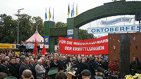 Die Wiesn trägt Schwarz: die Trauerfeier am Sonntag.