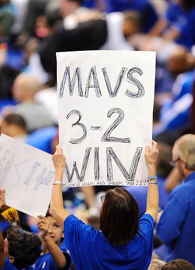 Auf die Fans der Mavericks ist Verlass: Sie peitschen ihr Team lautstark zum Sieg.