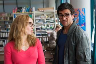 Lisi Schnabelstedt (Karoline Herfurth) ist ein bisschen schadenfroh: Herr Müller (Elyas M'Barek) muss die 10b übernehmen.