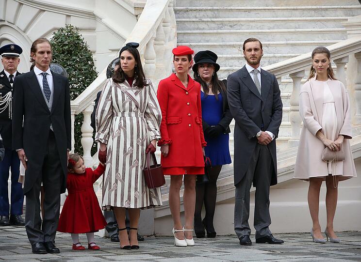 Generation Glamour: Andrea Casiraghi (l.) und Tatiana Casiraghi mit Töchterchen India, Charlotte Casiraghi, Pierre und Beatrice Casiraghi (r., mit süßem Babybäuchlein).