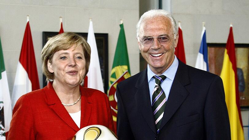 Seite an Seite nicht nur im WM-Sommer 2006? Bundeskanzlerin Angela Merkel und Franz Beckenbauer. Seite an Seite nicht nur im WM-Sommer 2006? Bundeskanzlerin Angela Merkel und Franz Beckenbauer.