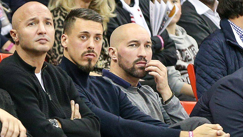 Rein zufällig? Sandro Wagner (Mitte) sieht sich am Mittwochabend das Heimspiel der Bayern-Basketballer gegen Galatasaray Istanbul an. Rein zufällig? Sandro Wagner (Mitte) sieht sich am Mittwochabend das Heimspiel der Bayern-Basketballer gegen Galatasaray Istanbul an.