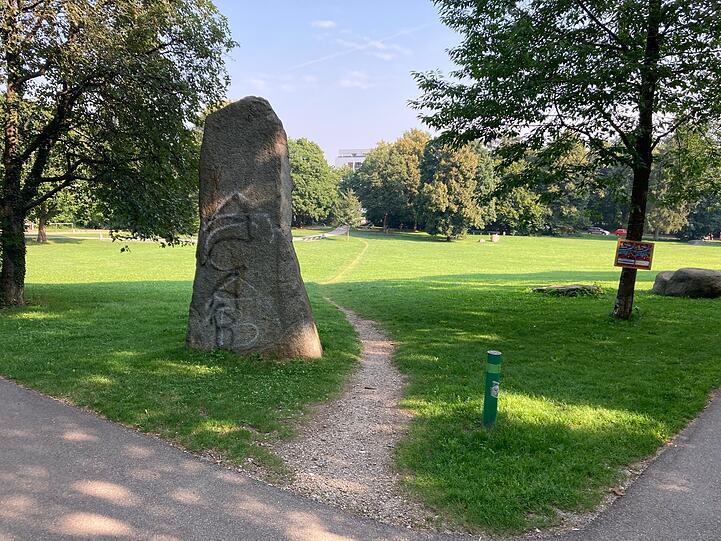 Auf der Untersbergstraße kann man Richtung Katzenbuckel und Weißenseepark schlendern.