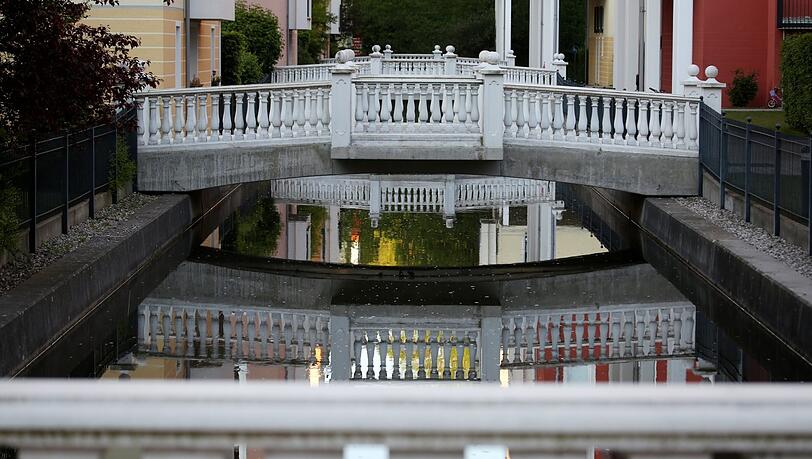 Gewöhnungsbedürftig: Am Pasinger Stadtpark erstreckt sich die Eigentumswohnungsanlage mit dem klingenden Namen "Residenza Veneziana". Gewöhnungsbedürftig: Am Pasinger Stadtpark erstreckt sich die Eigentumswohnungsanlage mit dem klingenden Namen "Residenza Veneziana".