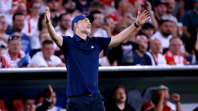Bayern-Trainer Thomas Tuchel kann die Ansetzung des Topspiels am Freitagabend nicht wirklich nachvollziehen.
