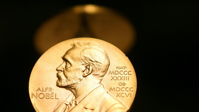 Der Nobelpreis für Physik geht 2015 an den Japaner Takaaki Kajita und den Kanadier Arthur McDonald. Der Nobelpreis für Physik geht 2015 an den Japaner Takaaki Kajita und den Kanadier Arthur McDonald.