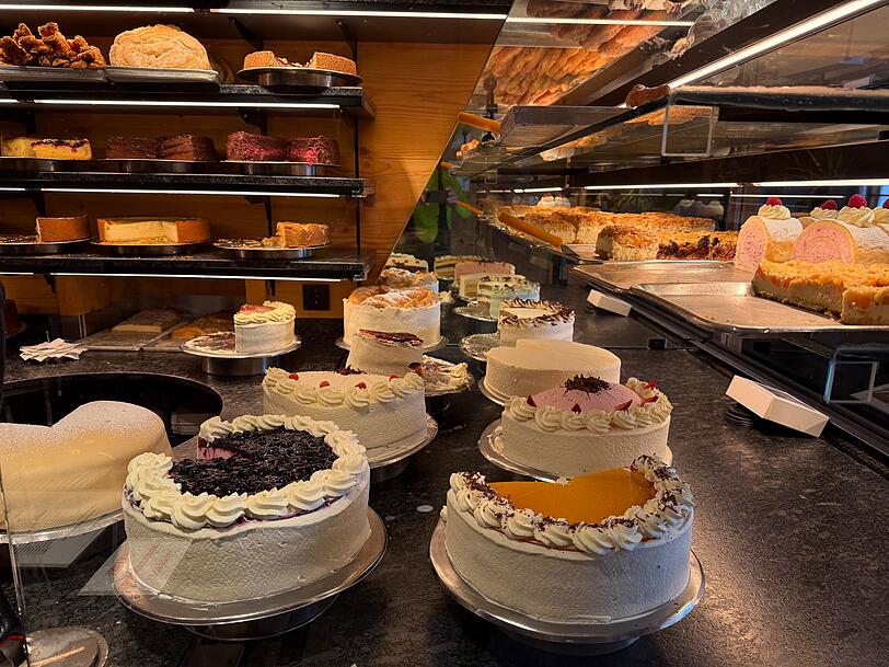 Die Kuchenauswahl im Café Winklstüberl. Die Kuchenauswahl im Café Winklstüberl.